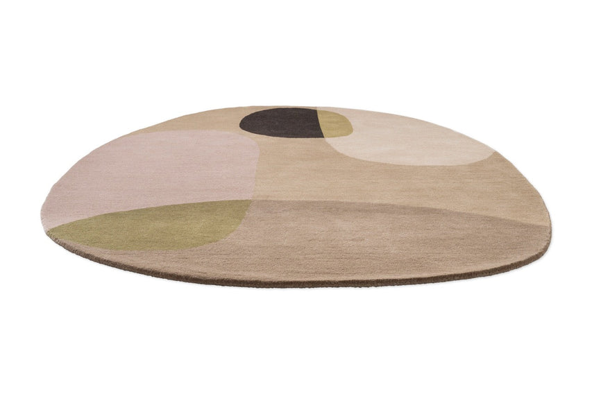 Brink & Campman Decor Miller Autumn rug in sand beige, blush pink and olive green, perspective view