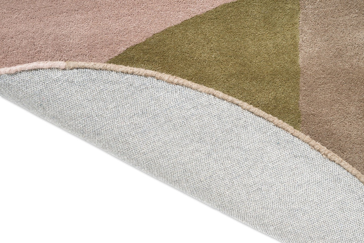 Brink & Campman Decor Miller Autumn rug, detail of folded edge and backing