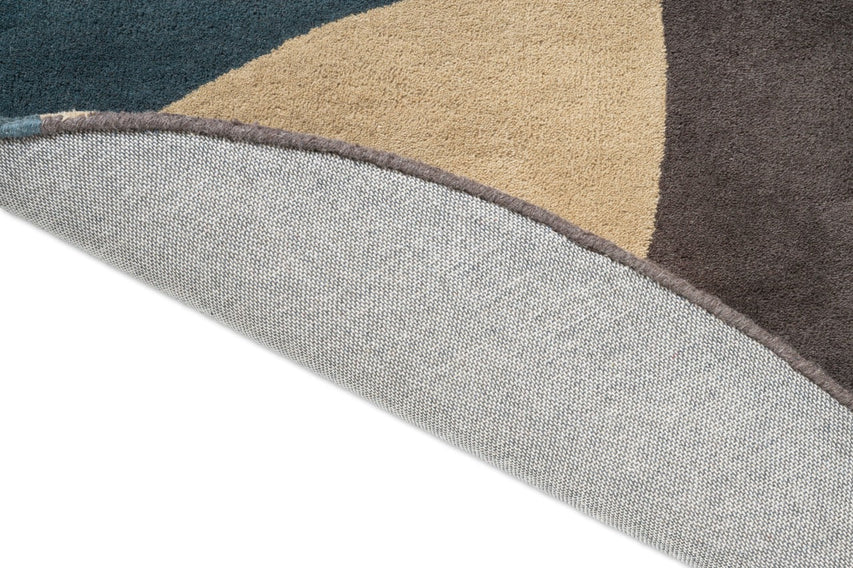 Brink & Campman Decor Miller Winter rug, detail of folded edge and backing