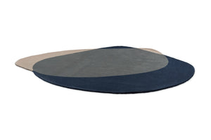  Brink & Campman geometric rug layered with neutral-toned seating