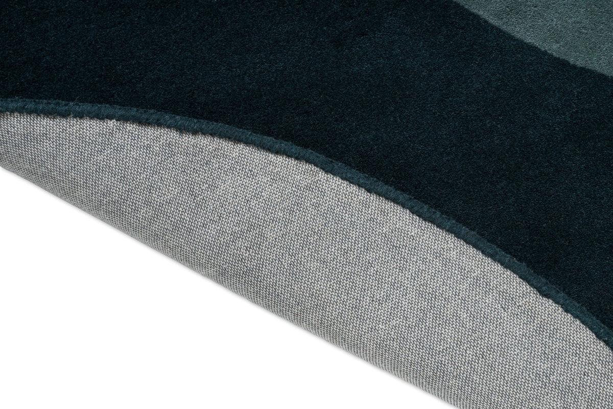 Brink & Campman Element Lane Blue rug, detail of folded edge and backing