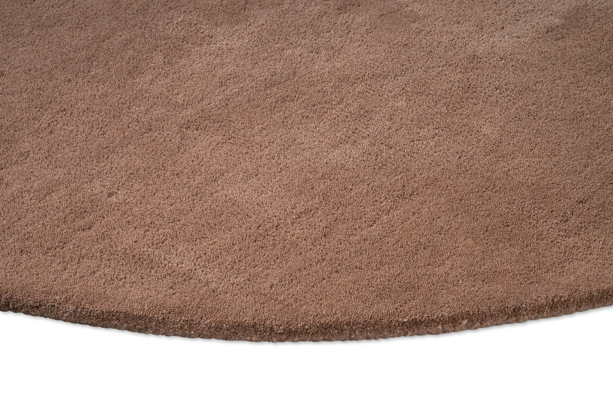 Brink & Campman Element Lane Red rug, detail of edge and pile