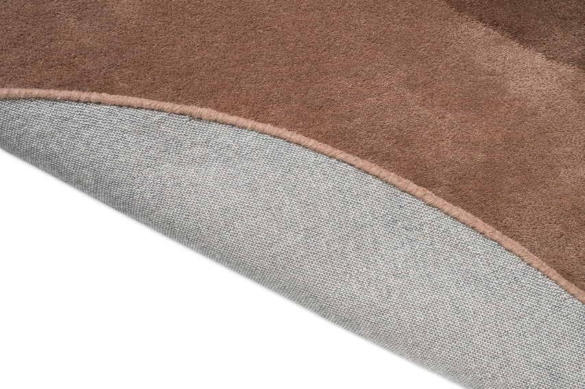 Brink & Campman Element Lane Red rug, detail of folded edge and backing