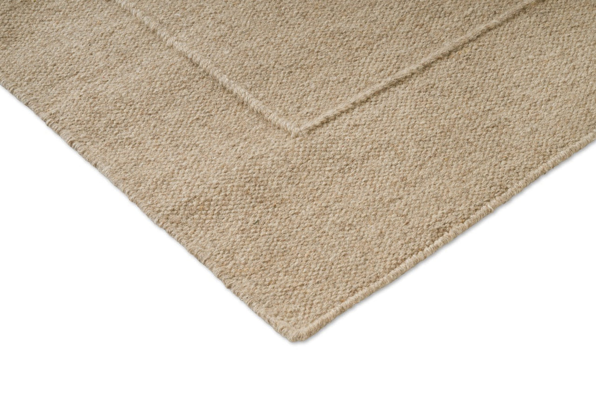 Brink & Campman Senso Border Natural rug, detail of corner and weave