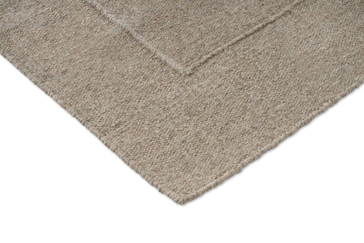 Brink & Campman Senso Border Soft Taupe rug, detail of corner and weave