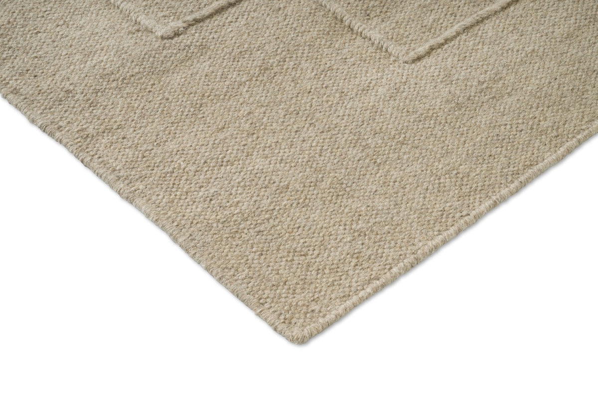 Brink & Campman Senso Level Natural rug, detail of corner and weave