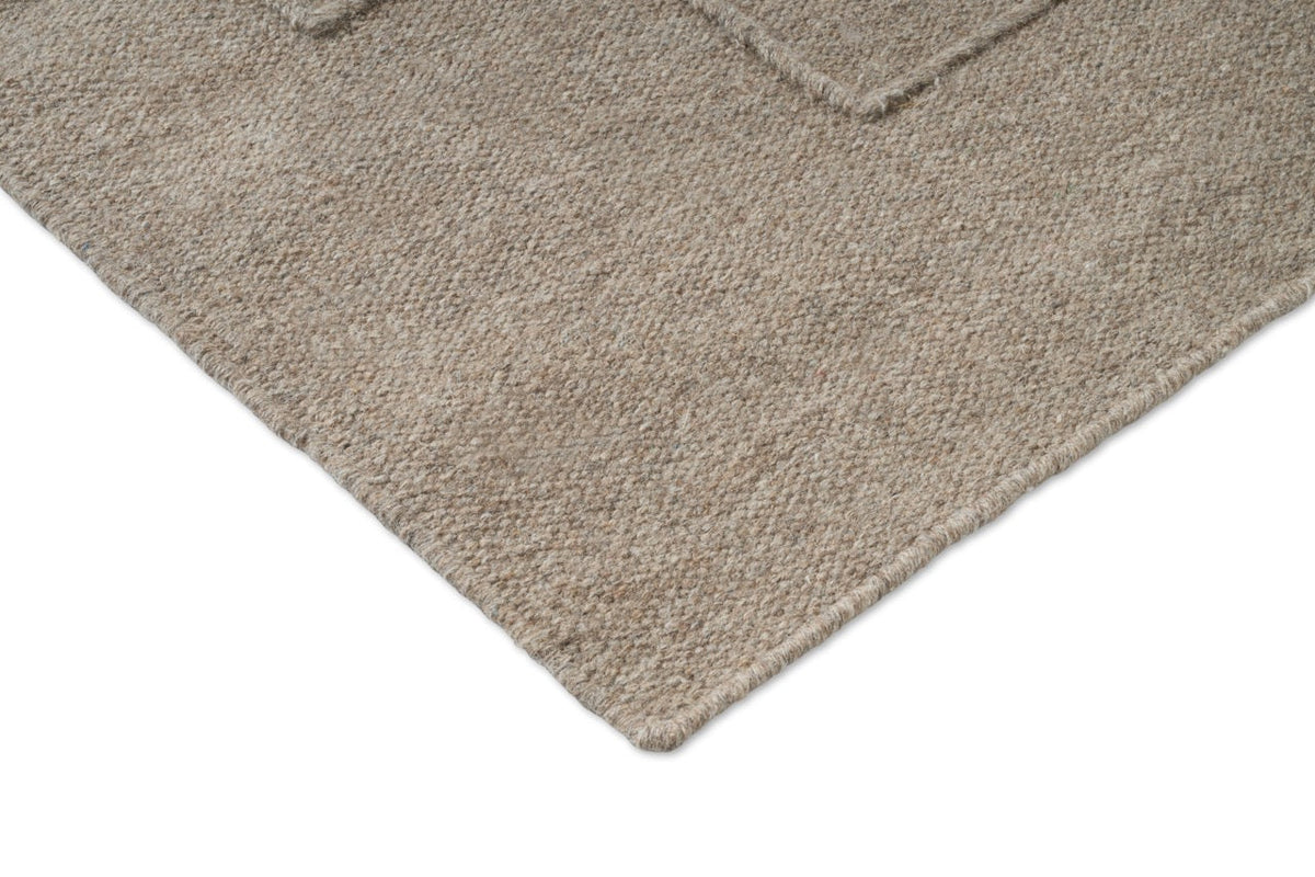 Brink & Campman Senso Level Soft Taupe rug, detail of corner and weave