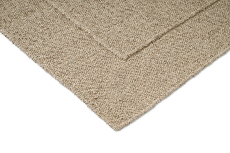 Brink & Campman Senso Planes Natural rug, detail of corner and weave