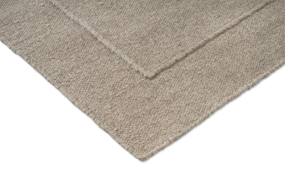 Brink & Campman Senso Planes Soft Taupe rug, detail of corner and weave