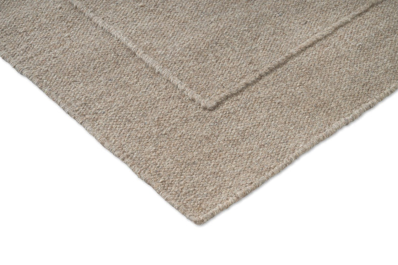 Brink & Campman Senso Planes Soft Taupe rug, detail of corner and weave