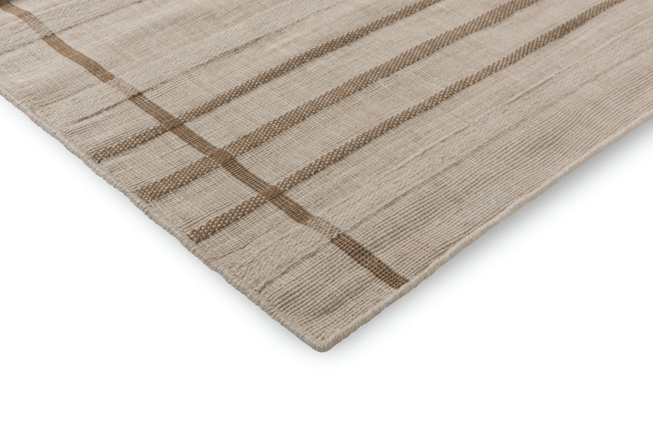 Close-up of rug edge and flatwoven finishing detail