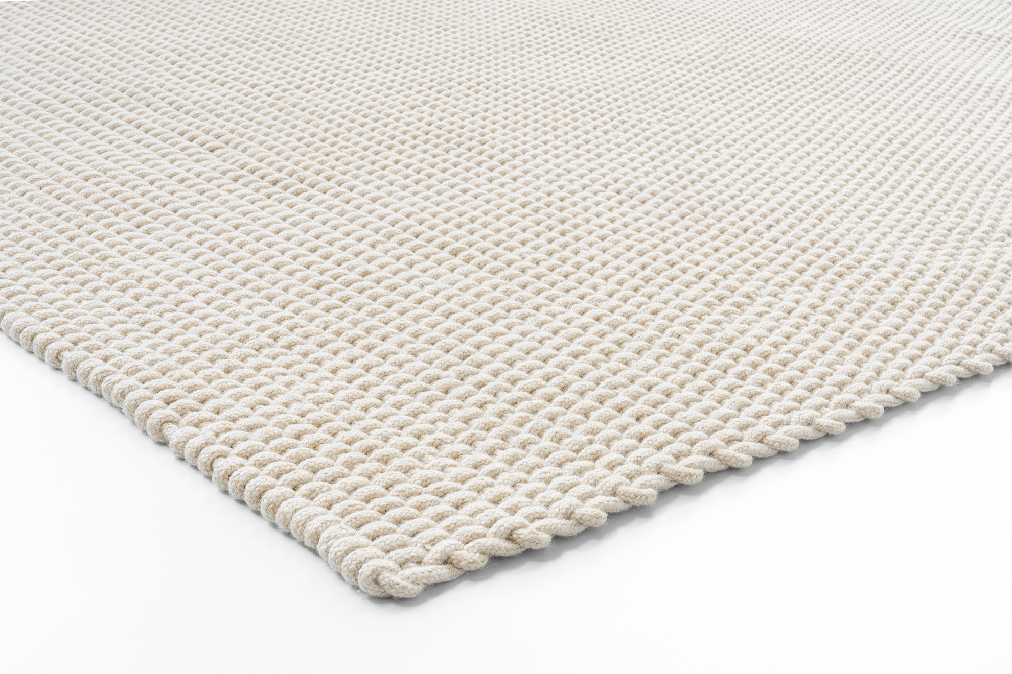 Corner detail of Acsento Chania Ivory rug showing clean edge, 2 cm thickness, and woven construction

