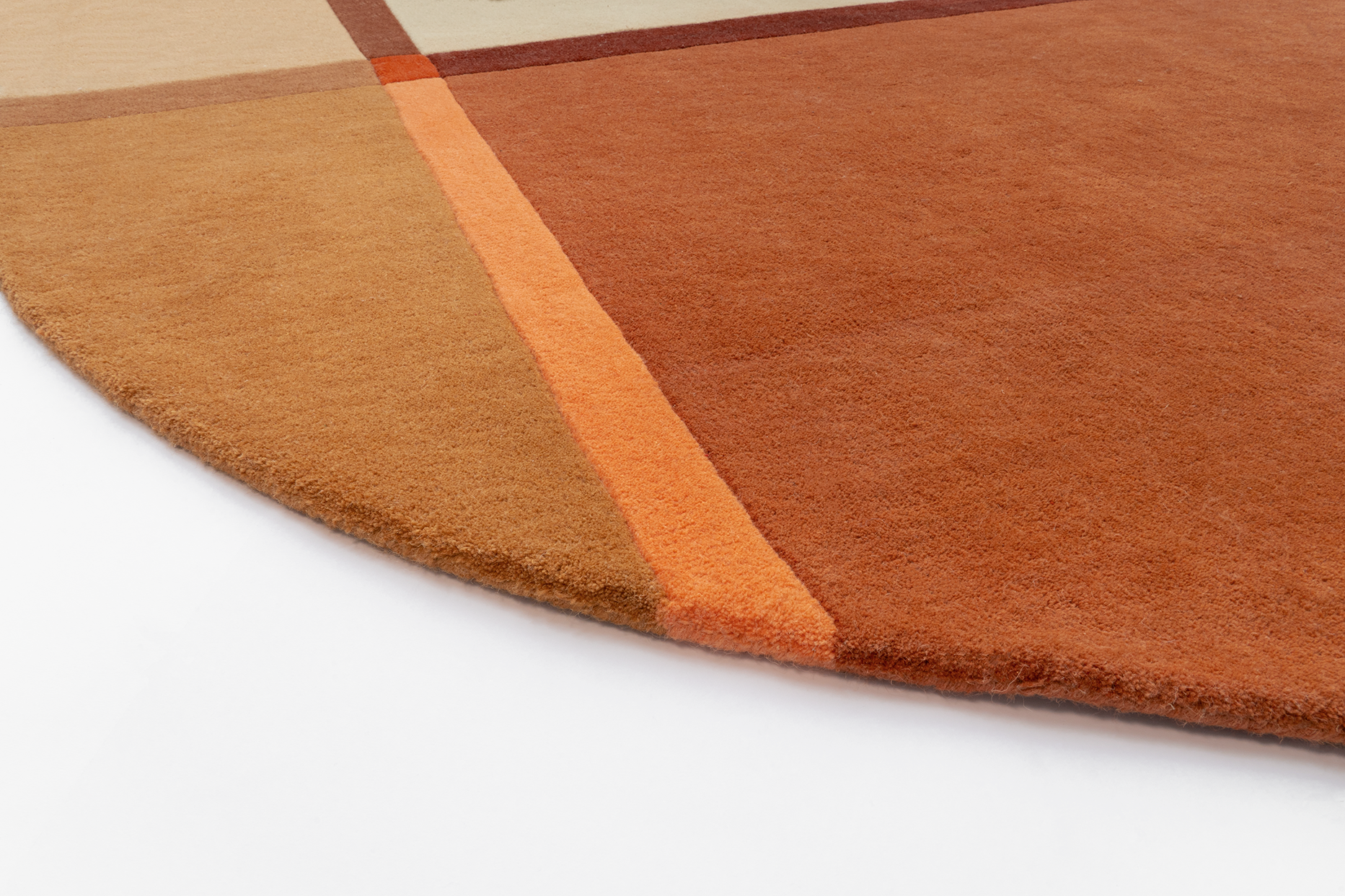Corner of Acsento Palau Girare Terra rug showing colour contrast and sharp geometric edge

