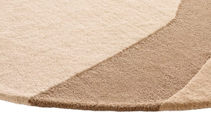 Corner detail of the Acsento Figari Linen rug showcasing its flatweave construction and clean edges.

