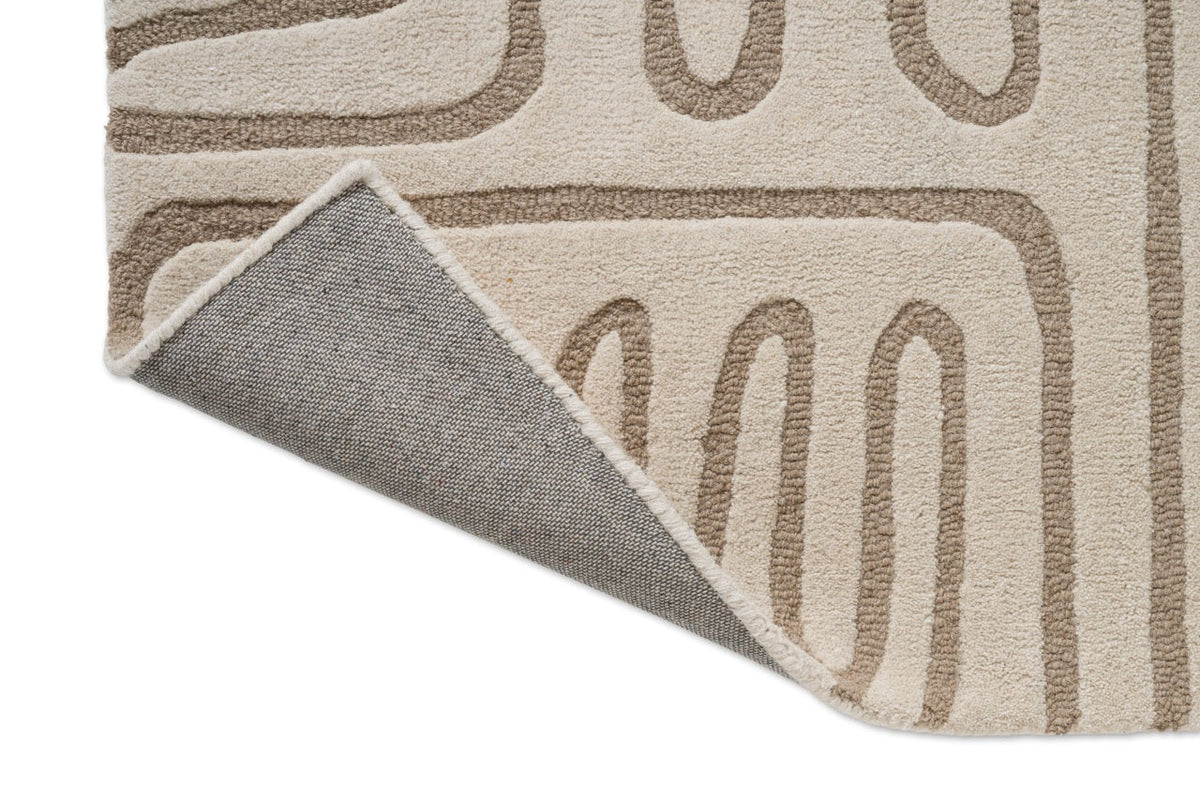 Harlequin Hollow Pebble rug, detail of folded corner and backing