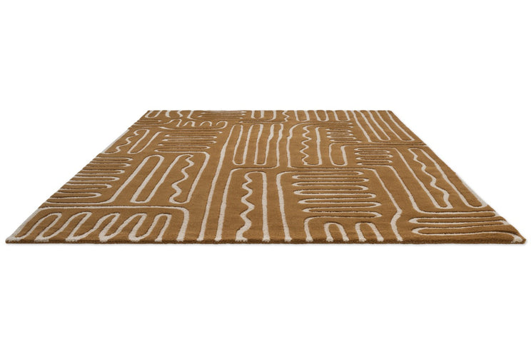Harlequin Hollow Tan rug in caramel with ivory lines, perspective view