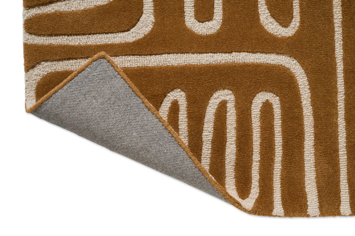 Harlequin Hollow Tan rug, detail of folded corner and backing