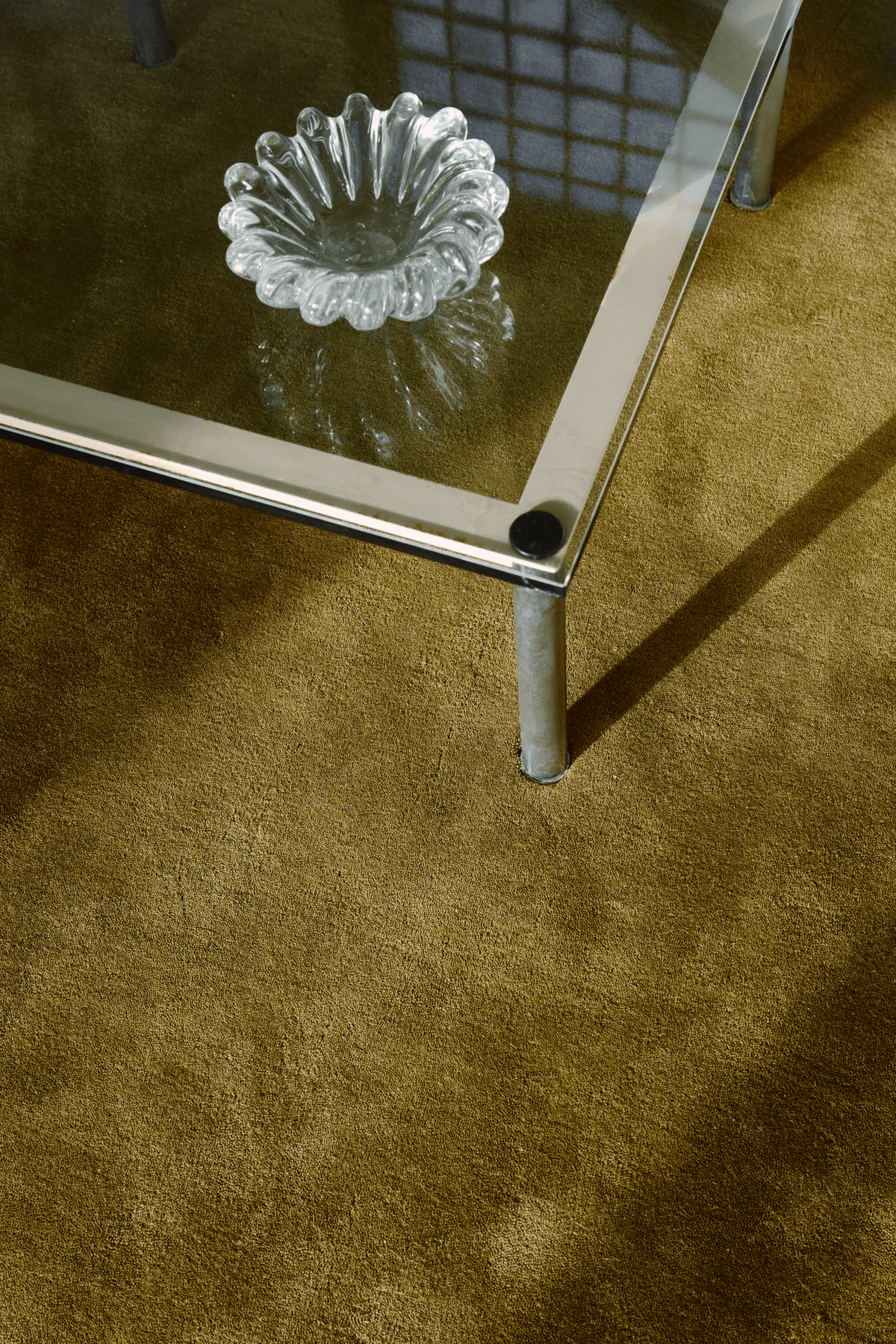 Khaki Wool Rug, Layered Solid Wool Green Umber, detail of the wool