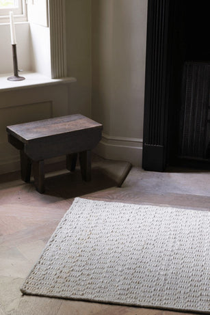 Jute Rug Bone White, Layered Barley Bone White, in an interior
