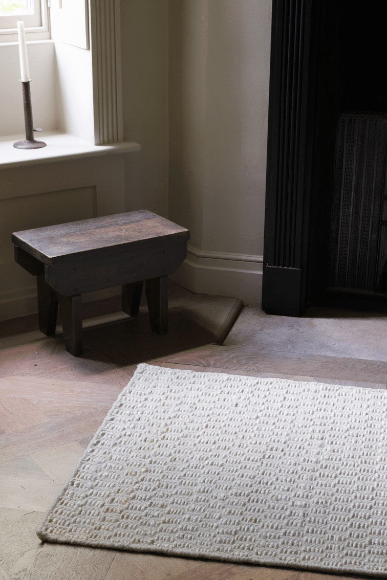 Jute Rug Bone White, Layered Barley Bone White, in an interior