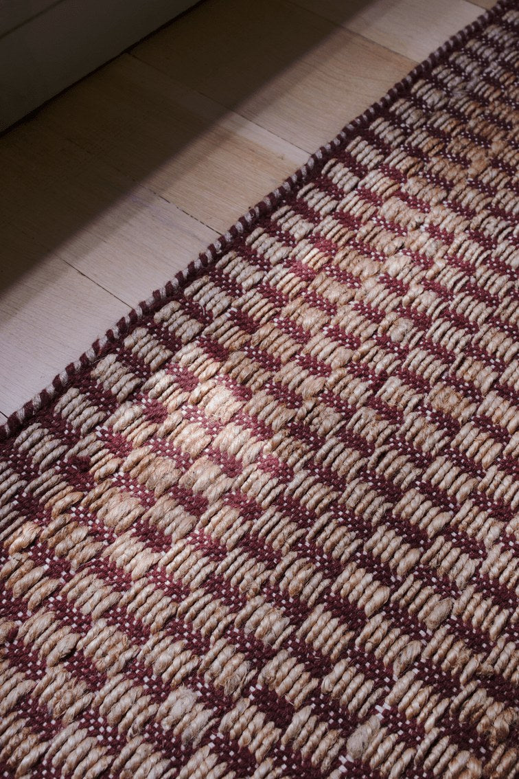 Burgundy Jute Rug, Layered Barley Burgundy, detail of the jute and wool weave