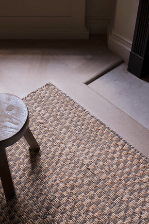 Jute and Wool Rug Chestnut, Layered Barley, detail of the jute and wool weave