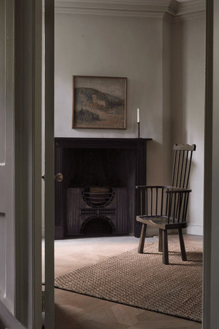 Jute and Wool Rug Chestnut, Layered Barley, in an interior