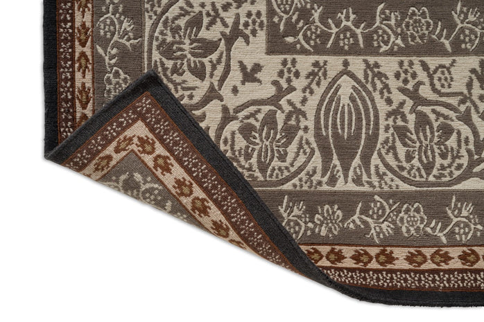 Morris & Co Borage Grey rug, detail of folded corner and backing
