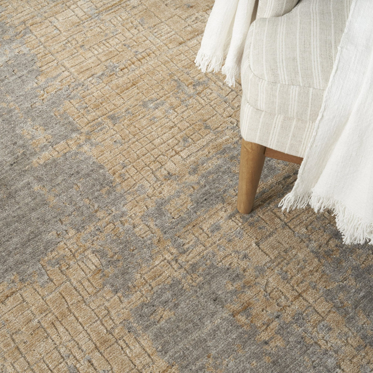 Nourison Harmony HAY05 Grey Gold Rug, close up