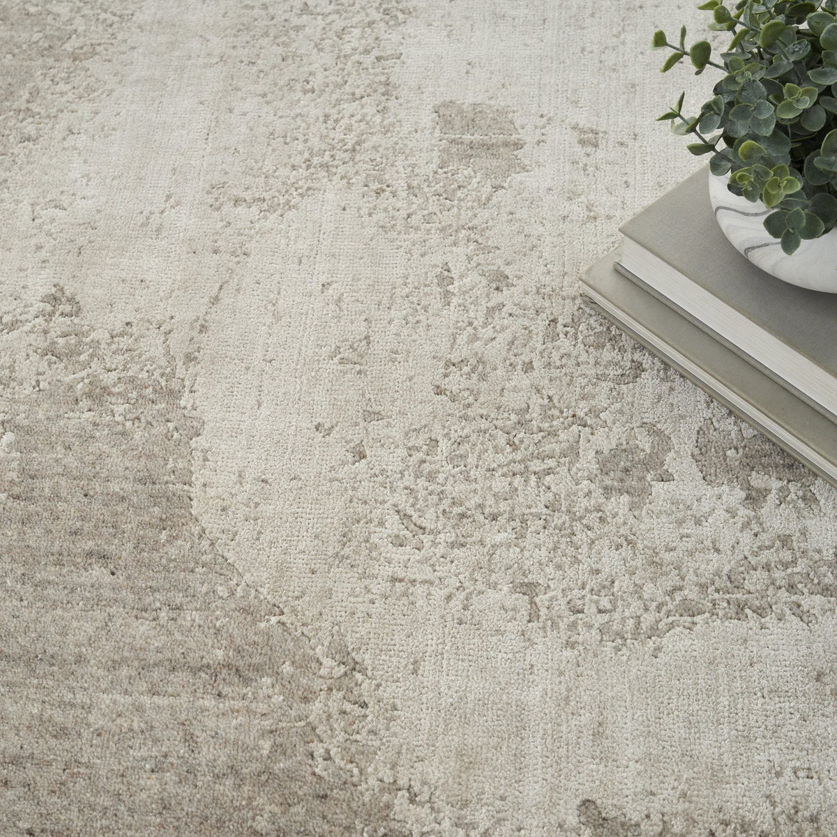 Nourison Harmony HAY06 Silver Grey Rug, close up