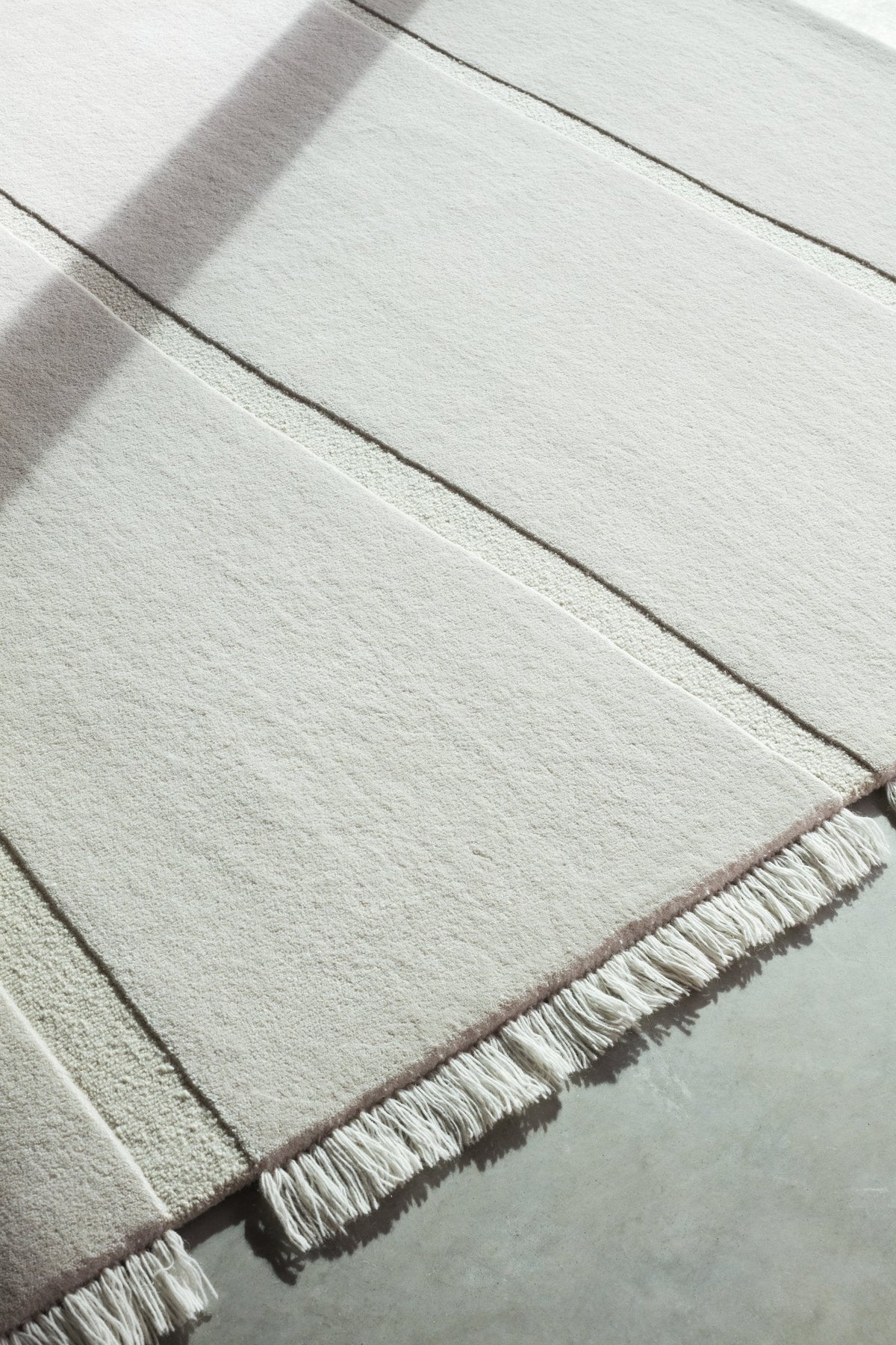 Massimo Atoll Cream hand tufted wool rug, detail of the corner