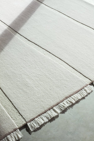 Massimo Atoll Cream hand tufted wool rug, detail of the corner