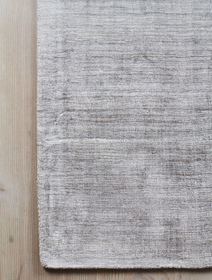 Massimo Karma Light Grey bamboo silk rug, detail of the corner