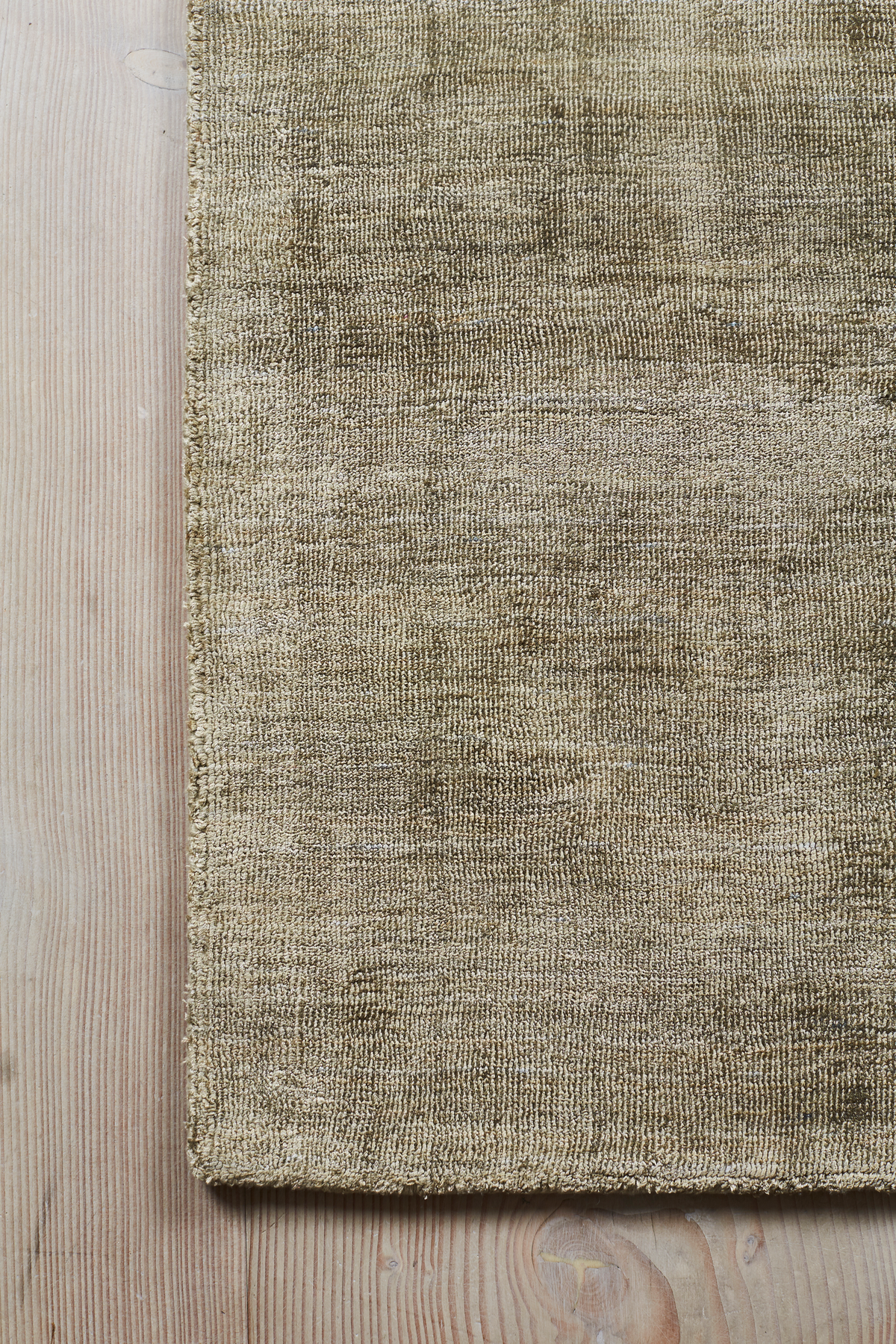 Massimo Karma Olive Green bamboo silk rug, detail of the corner