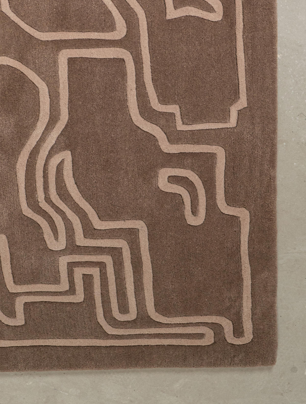 Massimo Structures 2.0 Pale Rose pink rug, detail of the corner