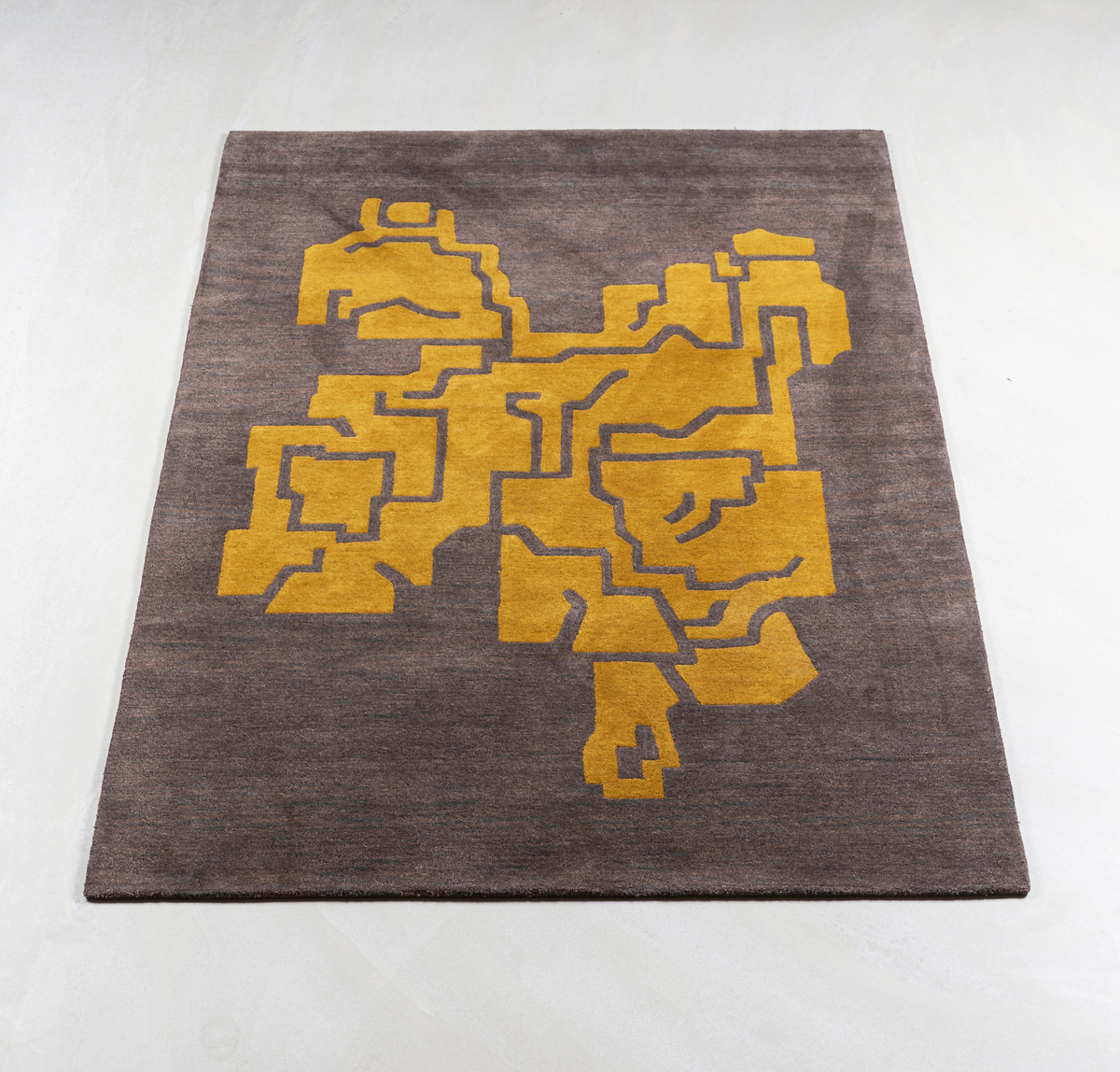 Massimo Structures Fragment 1 yellow rug, perspective view