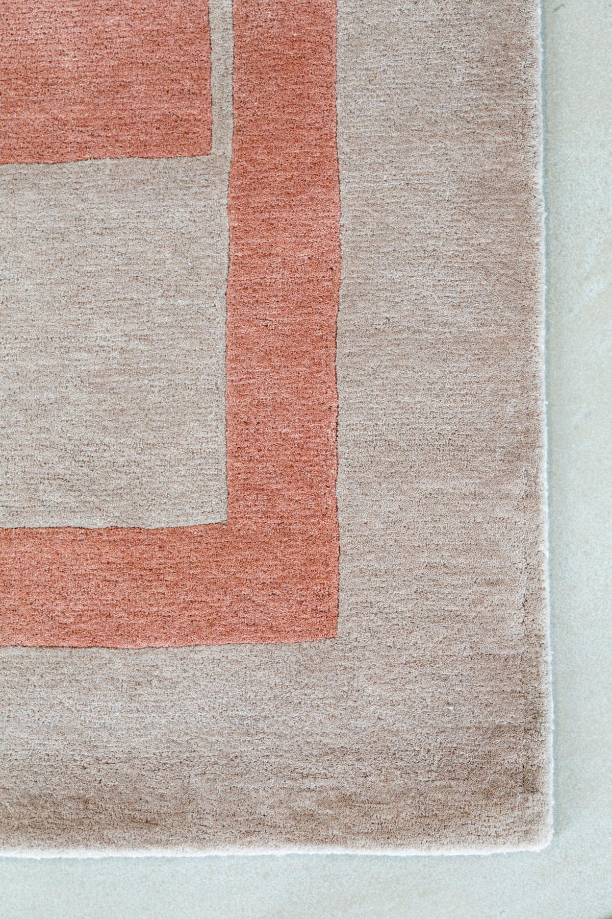 Massimo Structures Fragment 3 pink wool rug, detail of the corner